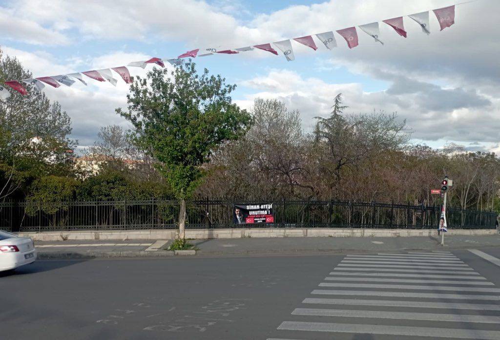 Ankara’nın pek çok noktasına ‘Sinan Ateş’i unutma’ afişleri asıldı 8